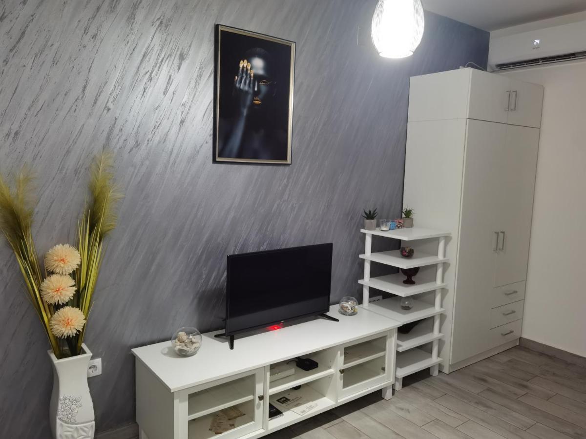 Danica Sremska Mitrovica Exterior foto
