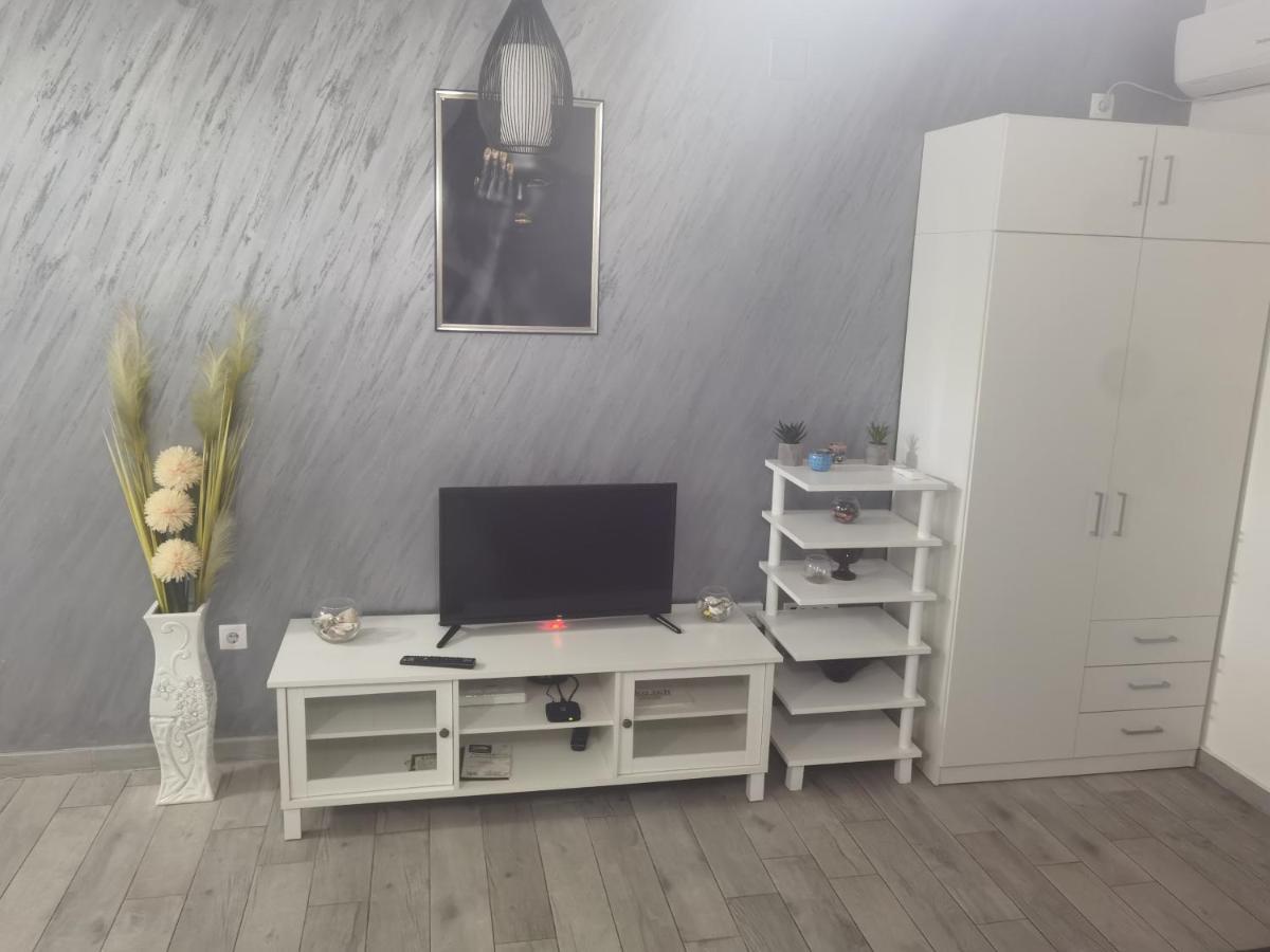 Danica Sremska Mitrovica Exterior foto