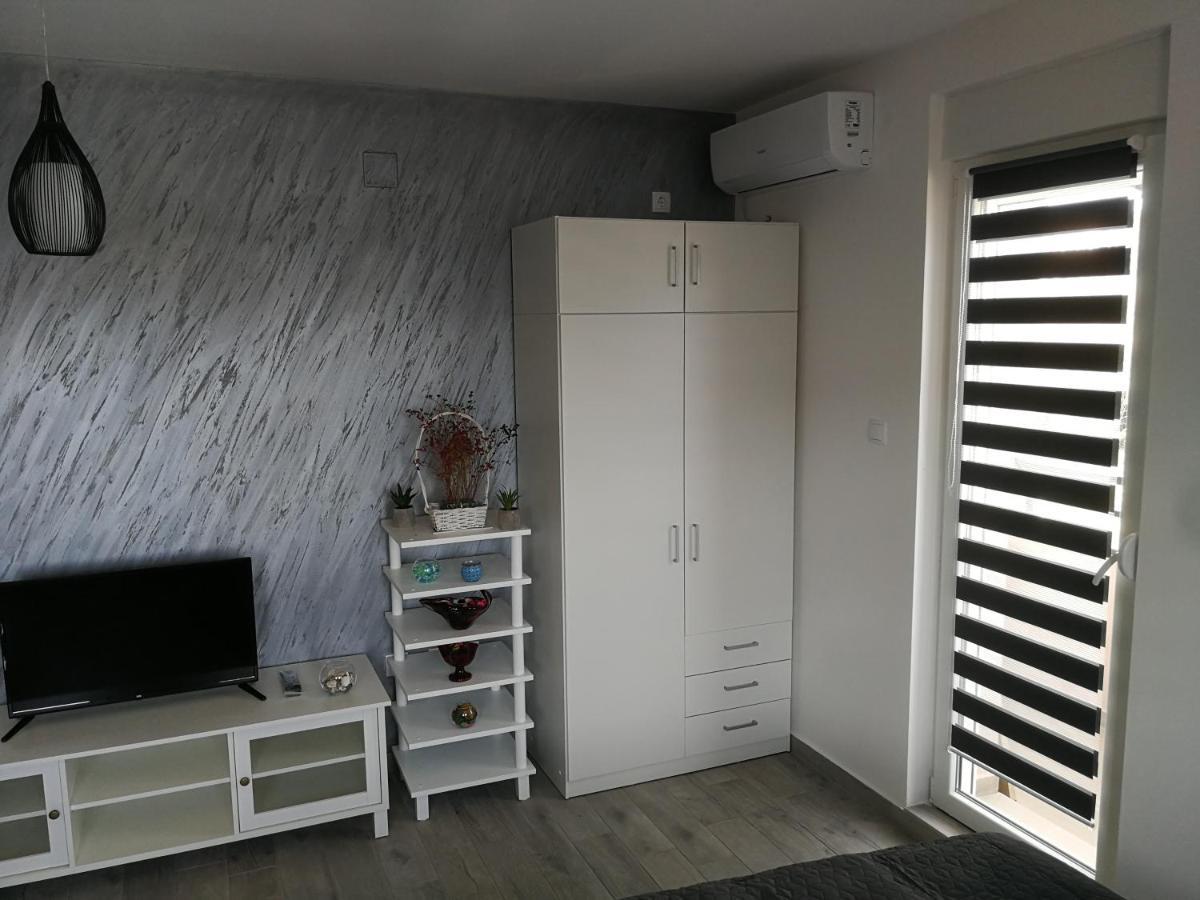 Danica Sremska Mitrovica Exterior foto
