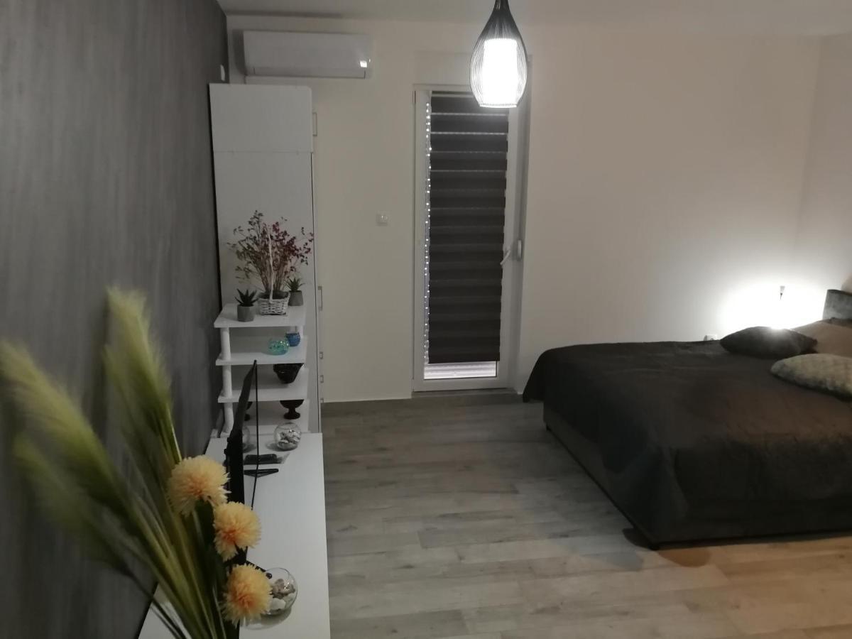 Danica Sremska Mitrovica Exterior foto