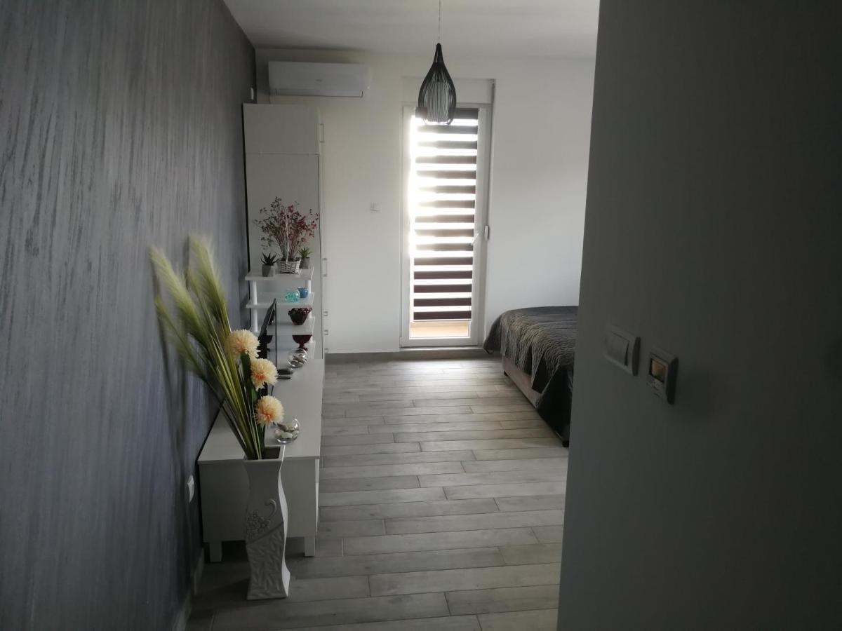 Danica Sremska Mitrovica Exterior foto