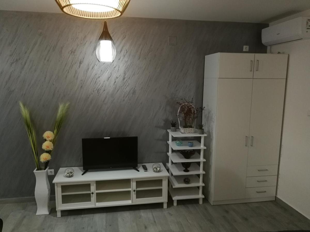 Danica Sremska Mitrovica Exterior foto