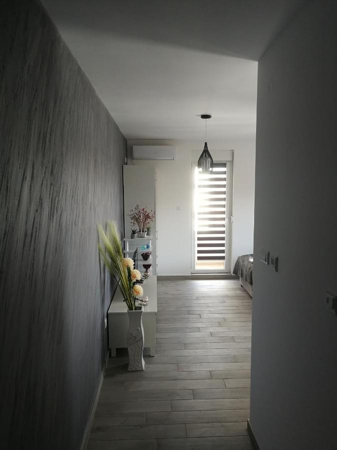Danica Sremska Mitrovica Exterior foto